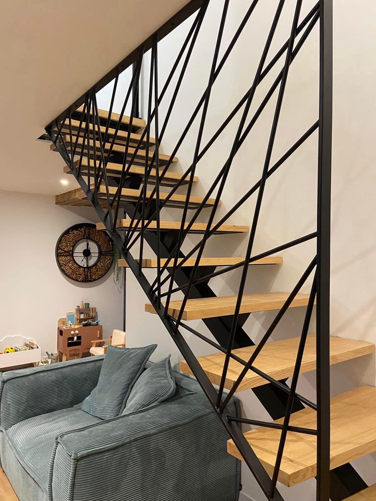 Escalier limon central thermolacage noir et GDC sur-mesure